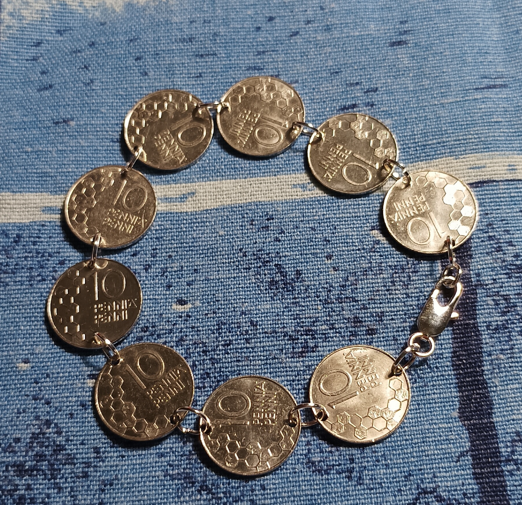 Rannekoru 1990 Luvun 10 Pennin Suomalaisista Kolikoista, Papukaija lukolla/ 30€ + Postikulut