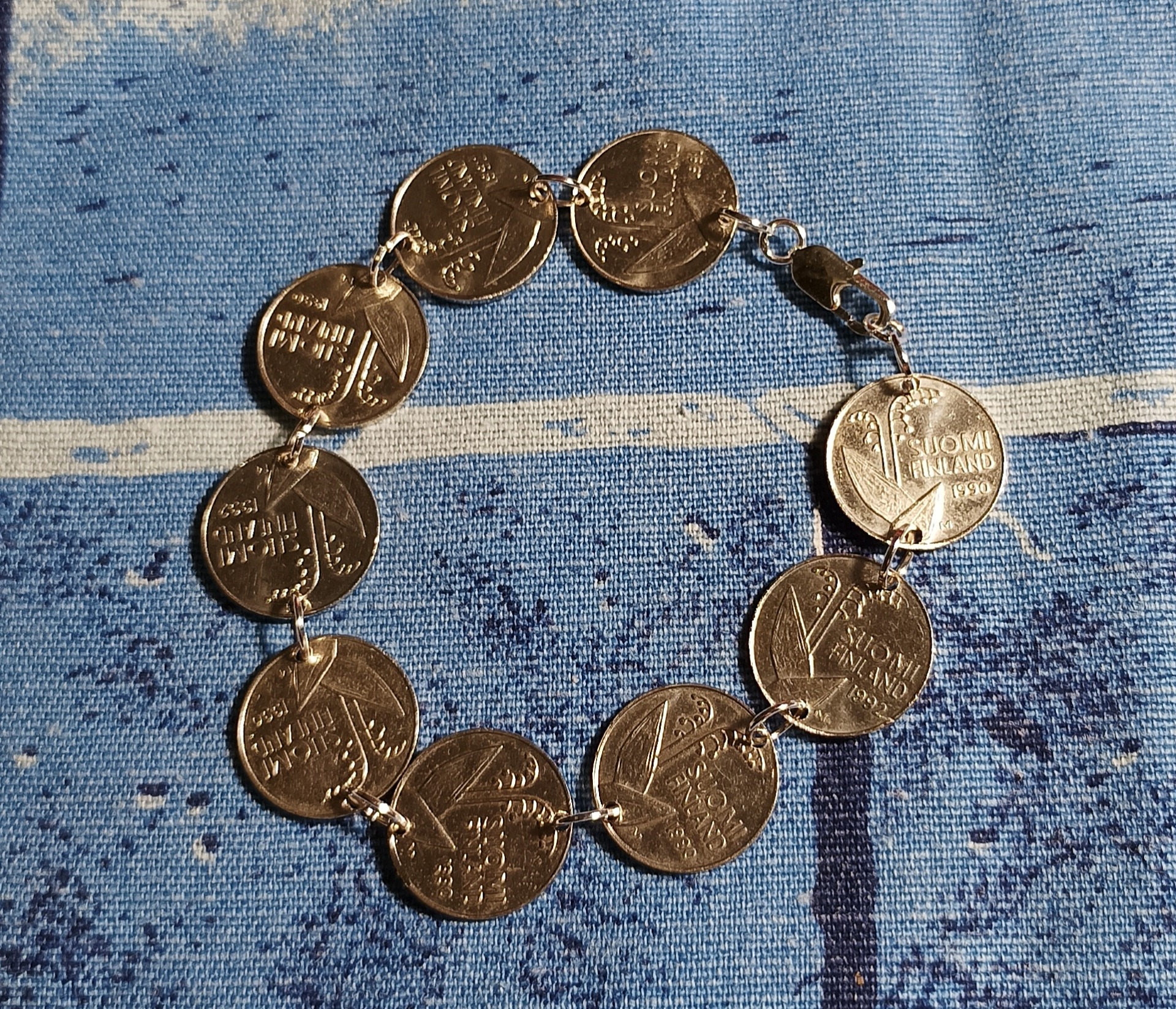 Rannekoru 1990 Luvun 10 Pennin Suomalaisista Kolikoista, Papukaija lukolla/ 30€ + Postikulut