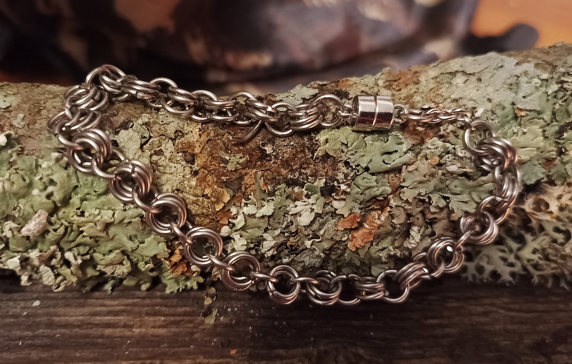 Rannekoru 7 mm Ruostumattomasta/Hapon kestävästä langasta, Ketjulla/Magneetti lukolla/ Hinta 25.00€+Postikulut