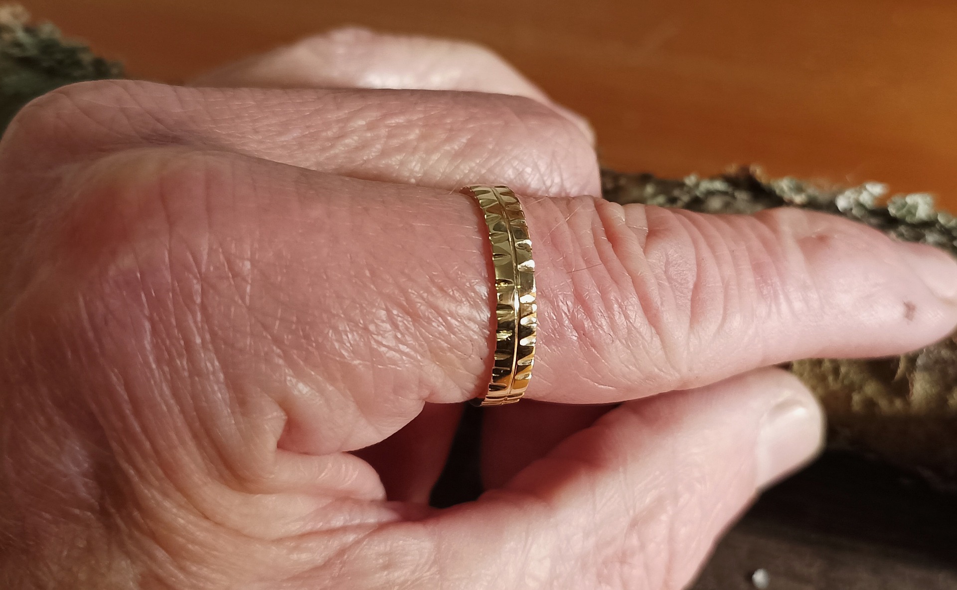 Vanhasta 20 Pennin kolikosta Sormus Koko 18.9 mm/ Hinta 50.00€+ Postikulut